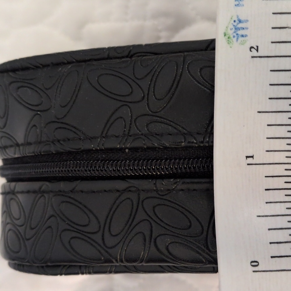Oakley Soft Wristlet Glasses Case - Picture 7 of 8